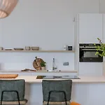 Huswell - Seafront Apartment With Stunning Views