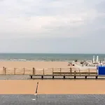 Huswell - Seafront Apartment With Stunning Views