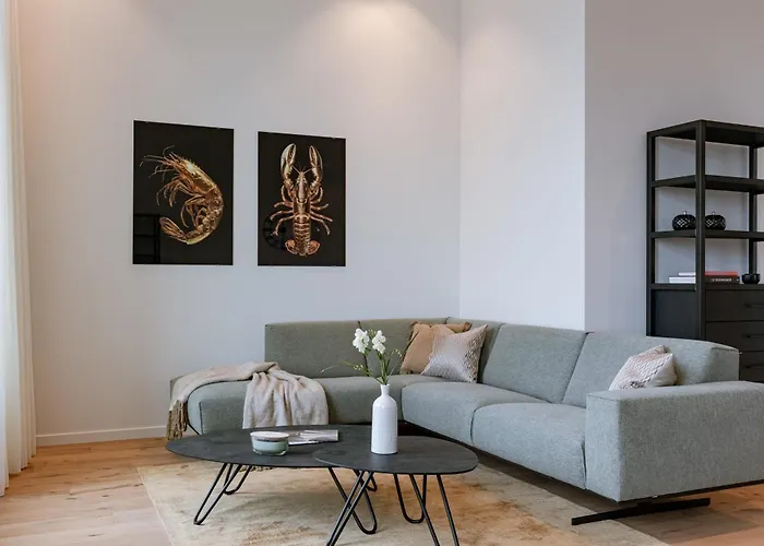 Huswell - Seafront Apartment With Stunning Views